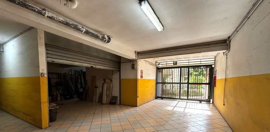 ADELFIA – AMPIO BOX AUTO AL PIANO TERRA CON RIPOSTIGLIO #RIF.71