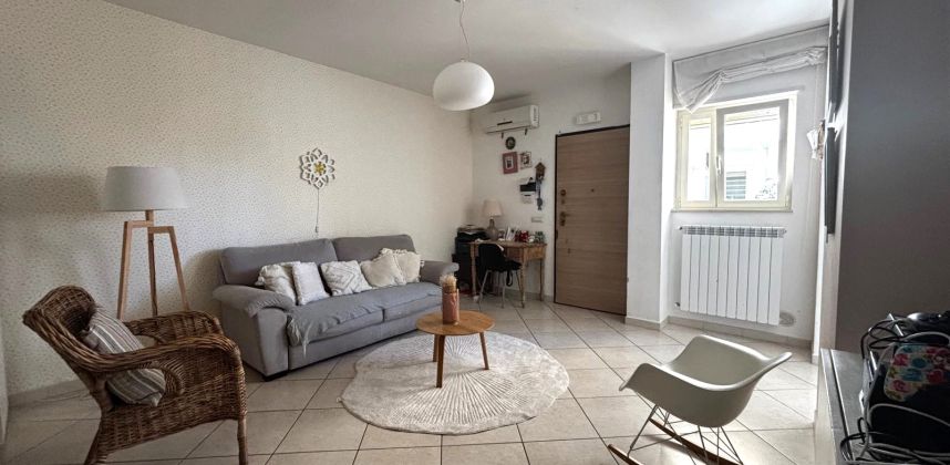 ADELFIA – TRIVANI AL PRIMO PIANO CON POSTO AUTO COPERTO #RIF.74