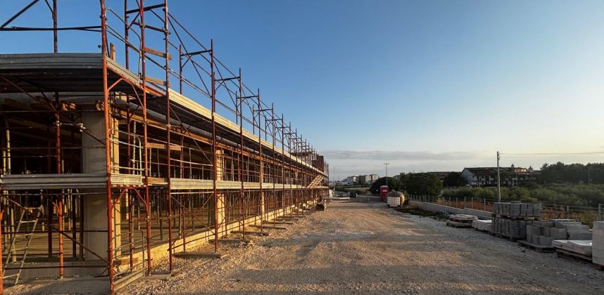 ADELFIA – FABBRICATO IN CORSO DI COSTRUZIONE: LOCALI COMMERCIALI E UFFICI IN VENDITA #RIF.76